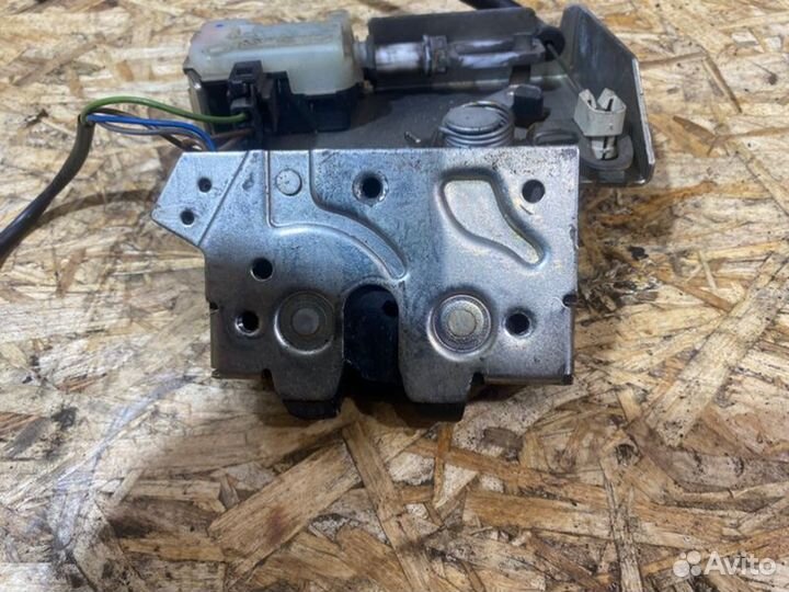 Замок багажника Ford Mondeo 3 2002