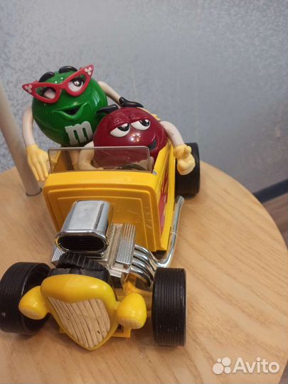 Машинка м&м