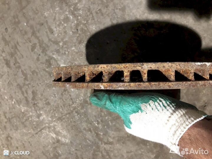 Тормозной диск на nissan presage NU30 KA24