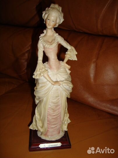 G Armani Армани Каподимонте Дама с пером