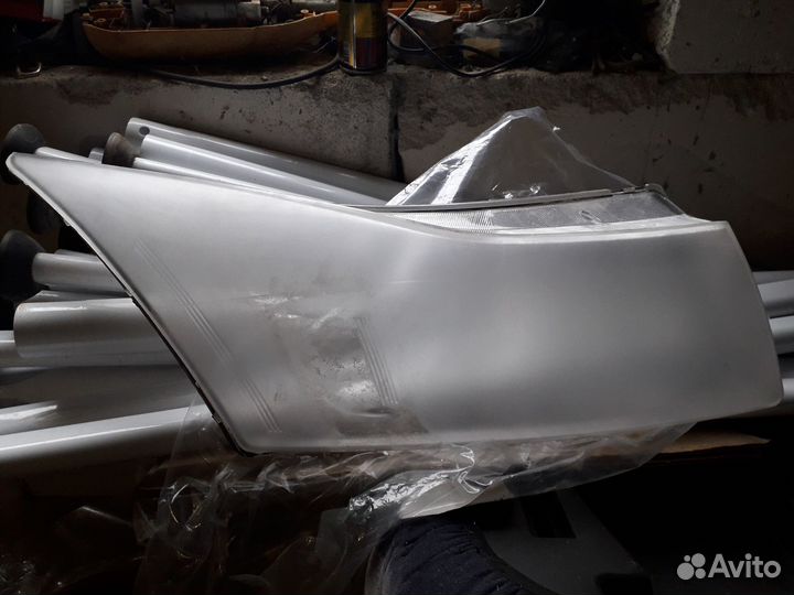 Стекло правой фары Chevrolet Cruze
