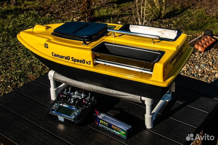 Прикормочный кораблик:2 акб,глубиномер,автопилот