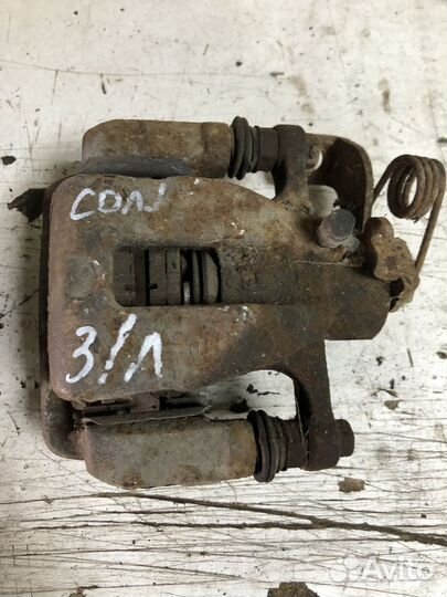 Задний тормозной суппорт Hyundai Solaris 1