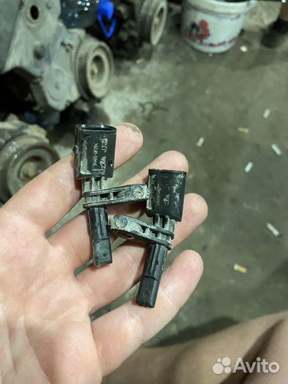 Датчик ABS Volkswagen Passat B6