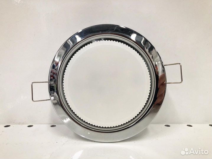 Точечные светильники и лампочки