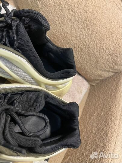 Кроссовки Yeezy 700v3