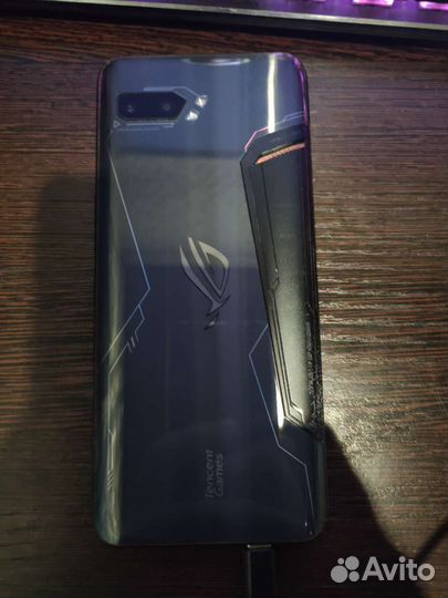 Телефон Asus rog 2