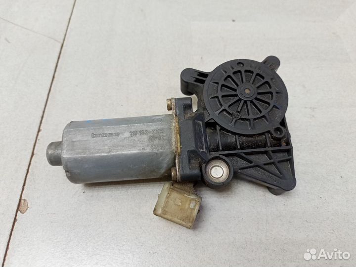 Моторчик переднего левого стеклоподъемника