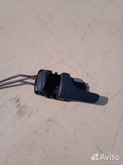 Ручка внутренняя передняя левая Nissan Terrano 2