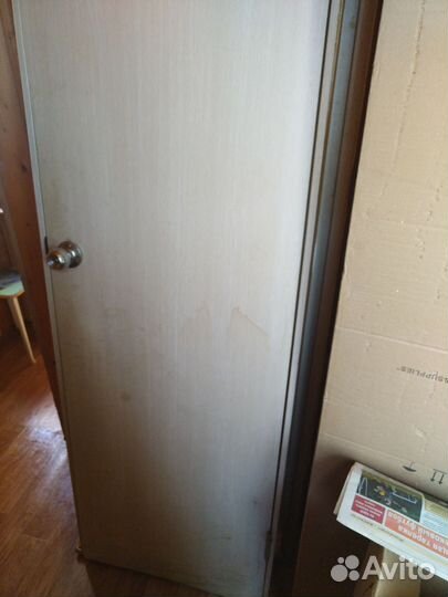 Двери с коробкой, обналичниками, петлями, замками