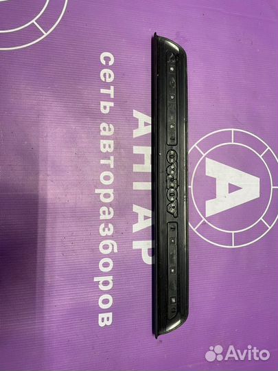 Накладка на порог передняя правая Volvo S40