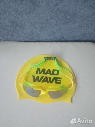 Очки и шапочка для плавания
