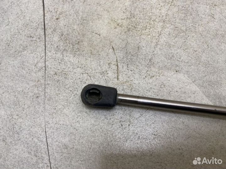 Амортизатор крышки багажника