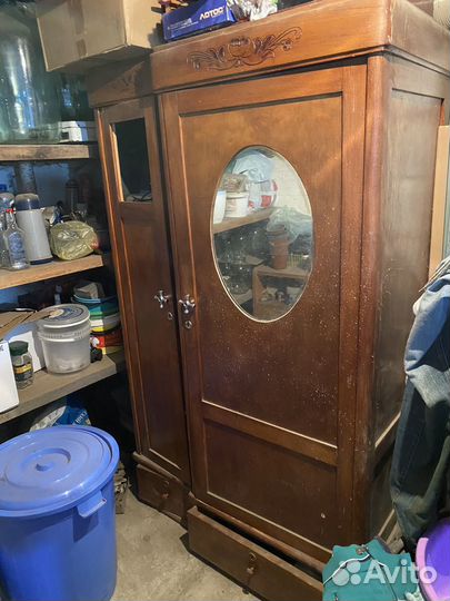 Винтажный платяной шкаф