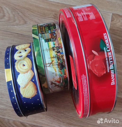 Металлические банки из под печенья