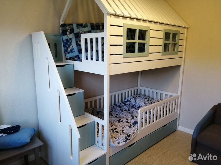 Двухъярусная кровать для двоих детей