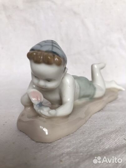 Мальчик на пляже лфз Мальчик с камушком Оригинал