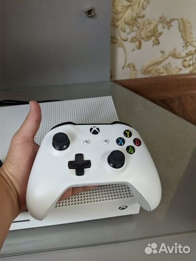 Xbox One S 1tb 2 джойстика