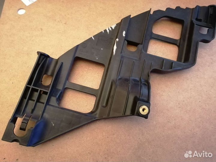 Кронштейн переднего бампера левый Colf 6