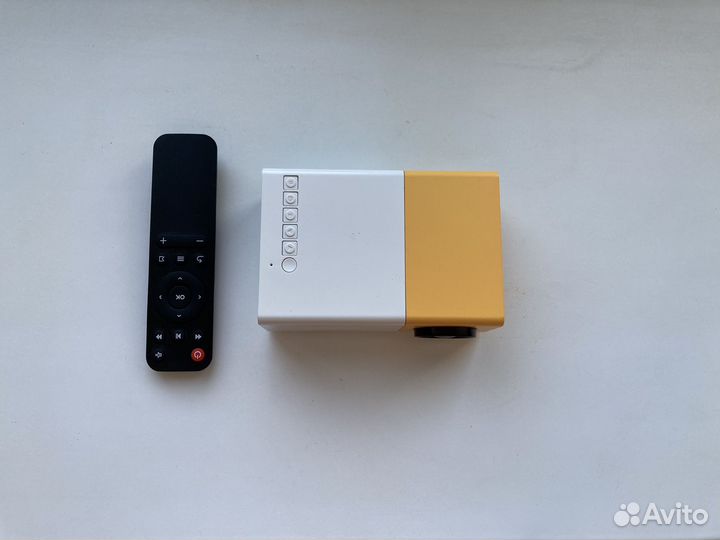 Мини проектор портативный YG-300