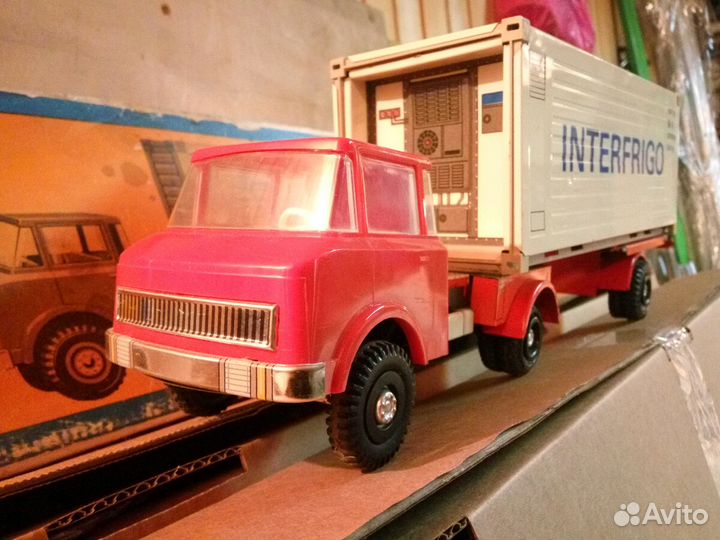 Грузовик рефрижератор DDR