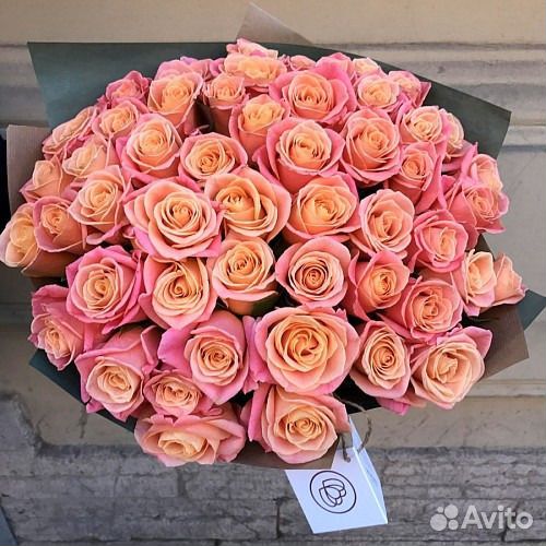 Розы розово-персиковые 55 шт Букет роз Доставка