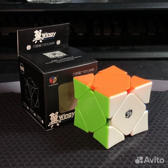 Головоломка – QiYi MoFangGe Skewb Wingy Magnetic