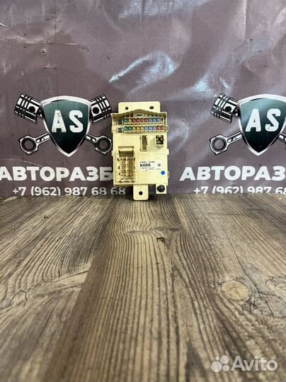 Блок предохранителей салонный Kia quoris 3.8