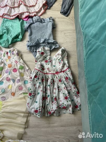 Множество одежды и обуви на малышку