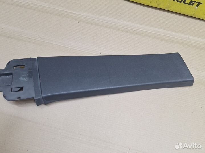 Обшивка правая средней стойки Opel Astra H