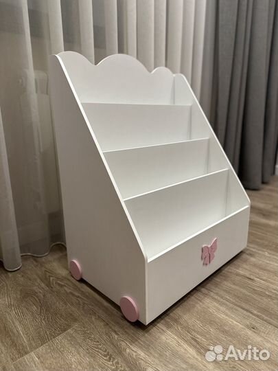 Стеллаж для книг монтессори