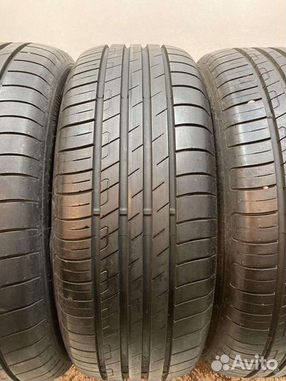 Goodyear EfficientGrip Performance 215/55 R17