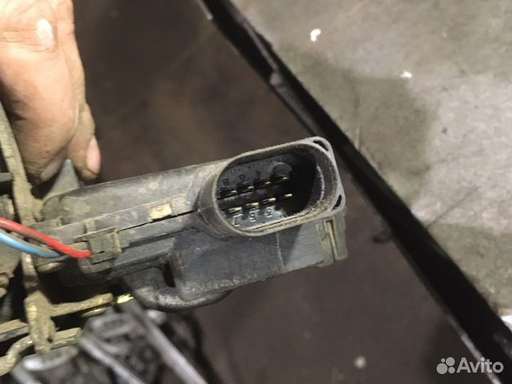 Замок двери передней правой Пассат Б5