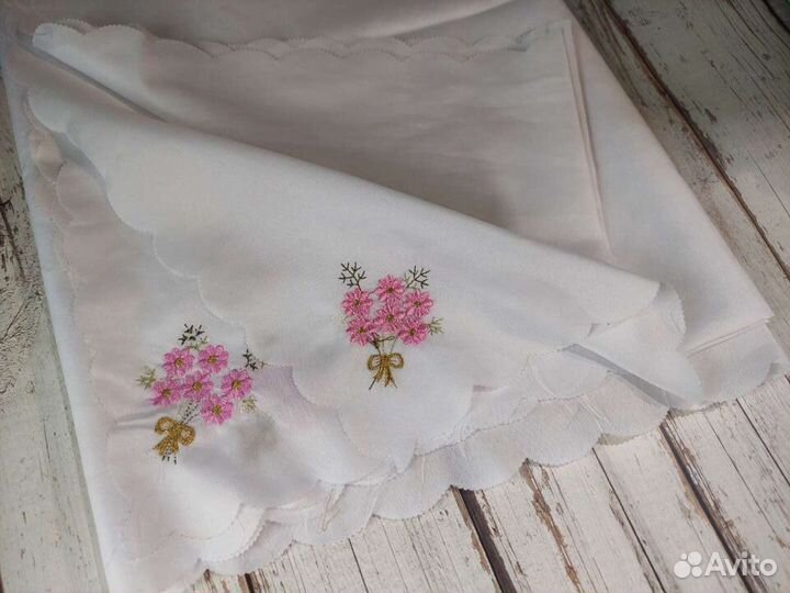 Скатерть и салфетки 12 шт. с вышивкой