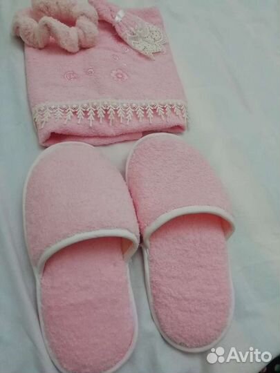 Полотенце+тапочки+спонж+ резинка для волос