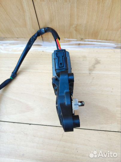 Мотор стеклоподъемника Мерс W220 передний левый