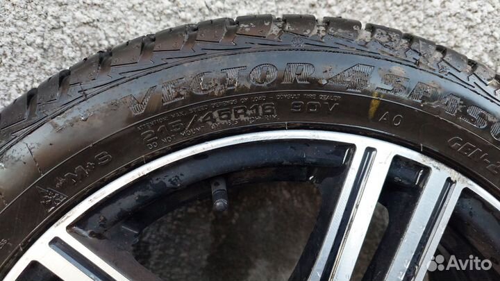 Goodyear Vector 4Seasons 215/45 R16