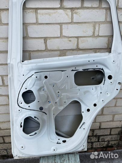 Мицубиси outlander дверь