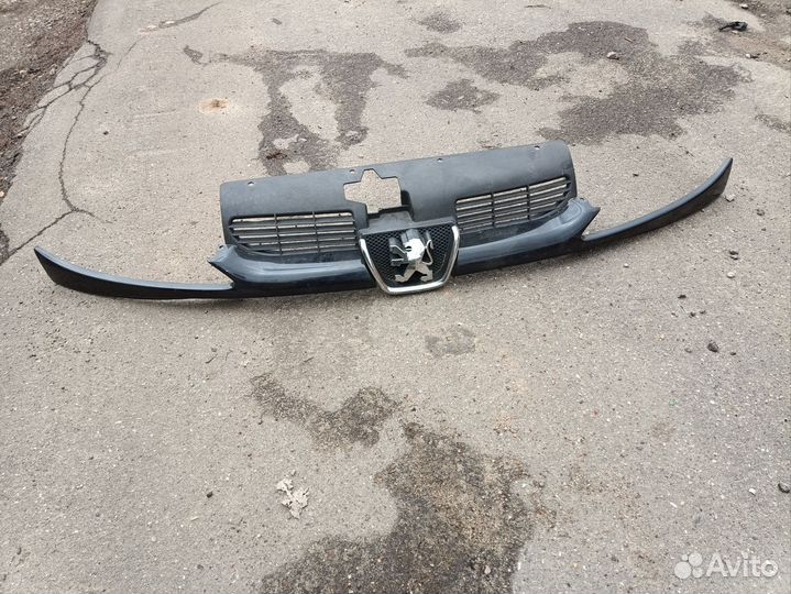 Решётка радиатора пежо 206