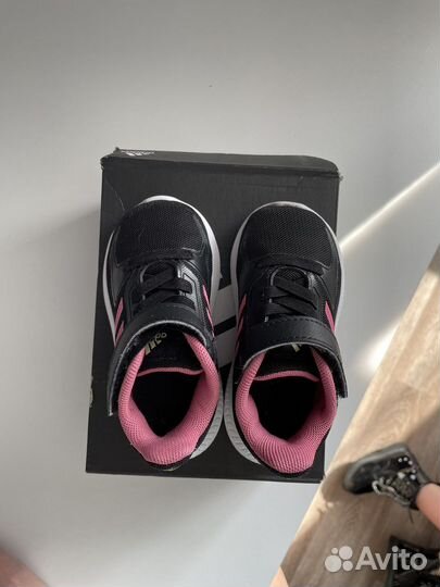 Кроссовки adidas для девочки