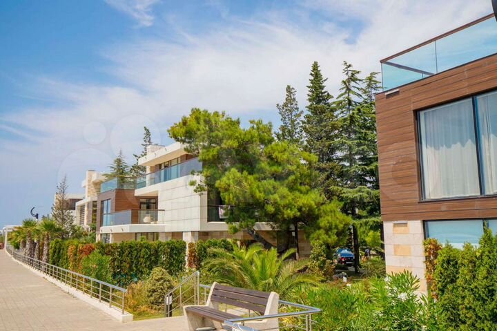 Коттедж 675 м² на участке 9 сот.