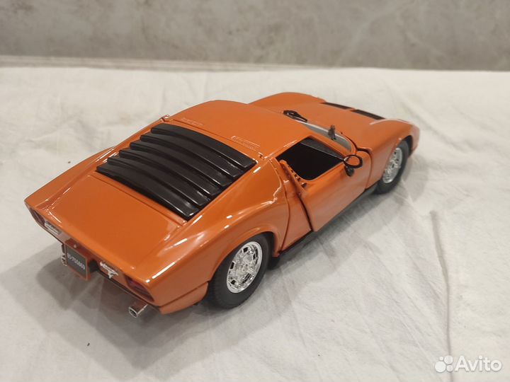 Модель lamborghini miura 1:18 bburago