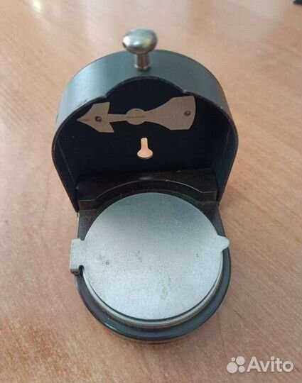 Старый трофейный компас времён войны