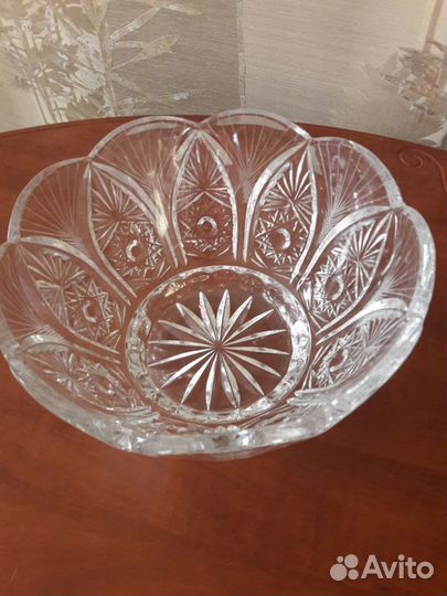 Большая хрустальная ваза