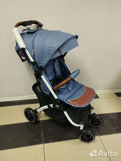 Прогулочная коляска новая