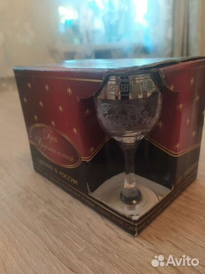 Хрустальные рюмки на ножке