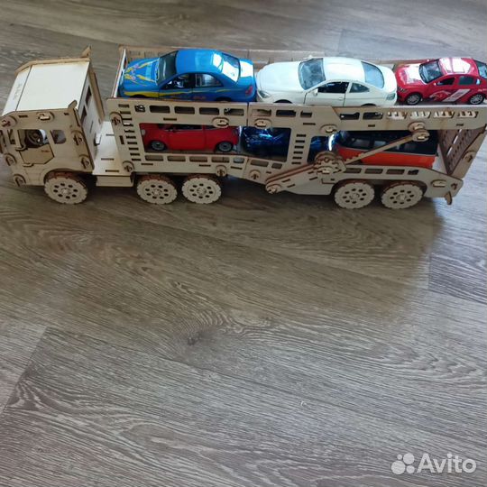 Деревянный конструктор. Грузовик-автовоз. Машина