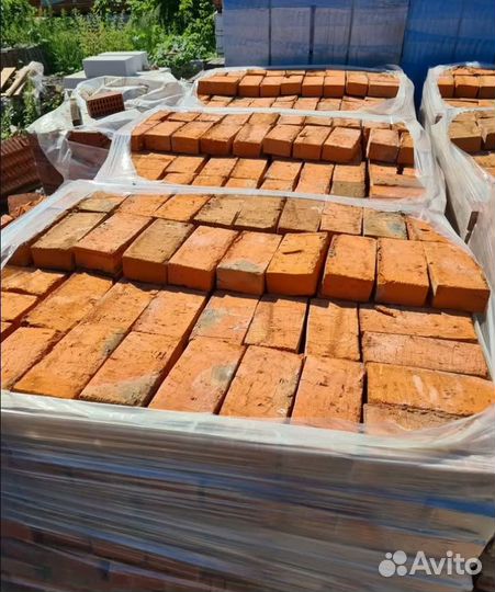 Кирпич с доставкой: профессионально и оперативно