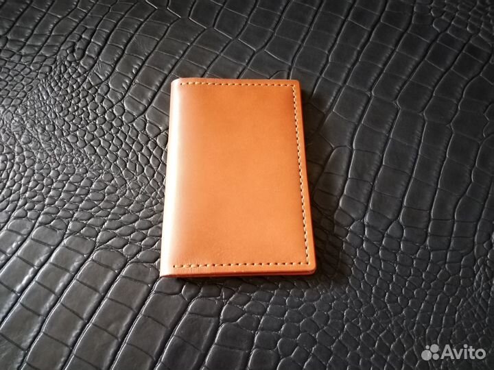 Кожаная обложка на паспорт ручной работы