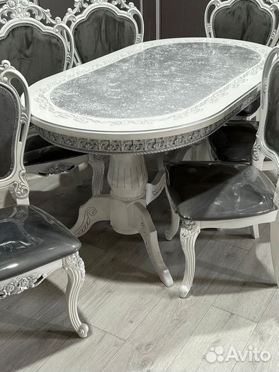 Кухонный стол и стулья